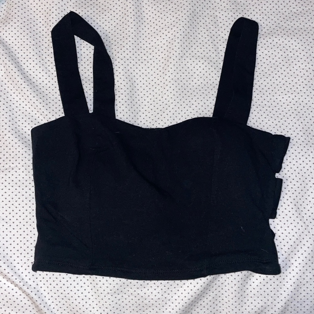 Black cropped tank top - open side